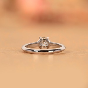 Anillo de oro macizo de 14K con banda ovalada verde de diamantes cultivados en laboratorio de corte redondo, sin conflictos, con borde flotante, para mujer - Product Image 5