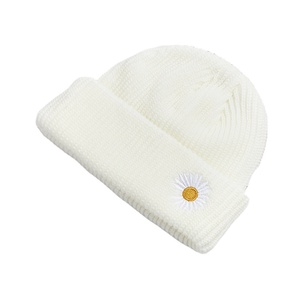 Chapeau tricoté unisexe pour l'hiver Y2K Style Hip Hop Pom Pom court, chaud, déchiré, réglable, inspiré de la mode Harajuku - Product Image 5