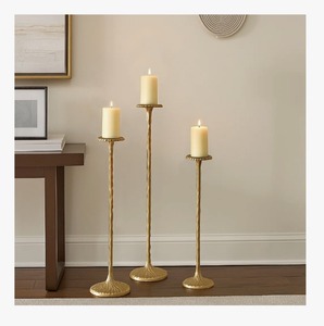 Ensemble de 3 grands chandeliers en laiton dorés, décorations pour la maison, durables et à prix avantageux - Product Image 2
