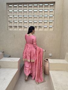 Ensemble ethnique classique CP Vichitra en soie Kurta Palazzo avec broderie riche en sequins et dupatta à dentelle sur quatre côtés (NW3098)-DC - Product Image 5