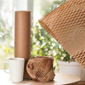 Emballage en papier nid d'abeille écologique, alternative recyclable au papier bulle kraft, provenant d'une usine vietnamienne, pour la protection des bureaux - Product Image 3