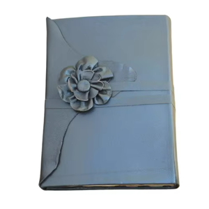 Diario de Cuero Negro Hecho a Mano con Diseño Floral, Cuaderno de Escritura Encuadernado Estilo Vintage, Libro de Grimoares, Libro de Hechizos con Páginas Envejecidas, Regalo - Product Image 6