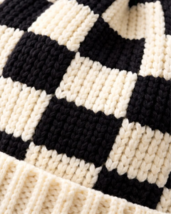 Gorro de Punto Personalizado a Cuadros Blanco y Negro, Gorro de Invierno Cálido con Pompón, Gorro de Punto Grueso Unisex, Gorro con Logo Personalizado, Proveedor OEM - Product Image 6