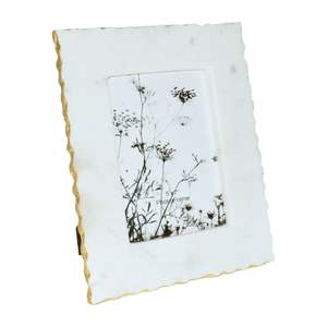 Cadre photo en résine fait main par un designer, avec support mural et orientation verticale, pour la décoration de la maison - Product Image 5