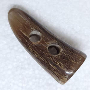 Broche de Hueso de Cuerno Premium con 2 Agujeros para Manualidades y Joyería, Duradero - Product Image 1