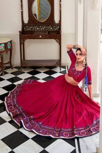 Elegante conjunto de Lehenga Choli para Navratri, ideal para el baile Garba, la noche Dandiya y celebraciones festivas. - Product Image 5
