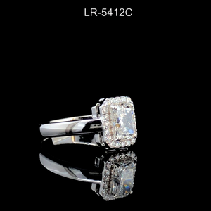 Bague de fiançailles solitaire en diamant de laboratoire taille radiant avec halo, 2,20 carats au total, certifiée IGI, en or blanc 14K plaqué rhodium, VVS2, bijoux de mariée - Product Image 2