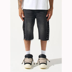 Shorts en jean noir premium pour homme, personnalisés avec strass, ourlet brut, fermeture éclair latérale, style streetwear, confort et style réunis - Product Image 3