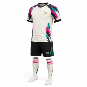 Uniformes de Fútbol Personalizados al por Mayor: Conjunto de Uniforme de Fútbol para Hombre en Poliéster Transpirable con Cuello en V y MOQ Bajo |   Jersey Deportivo de Verano OEM - Product Image 2