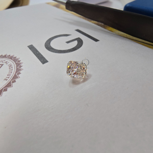 Diamant de laboratoire en vrac taille radiant, 1 carat, certifié IGI, couleur E-F, clarté VVS2, excellente qualité, vente en gros - Product Image 4