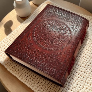 Diario de viaje de cuero genuino A6, mini diario de regalo hecho a mano con borde deshilachado, encuadernación térmica, cuaderno de bocetos con correa estilo antiguo, 100 hojas de papel de piedra - Product Image 3
