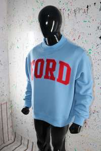 Sudadera FORD Azul Cielo con Apliques Rojos Bordados, Cuello Ancho, Hilos Finos - Product Image 3