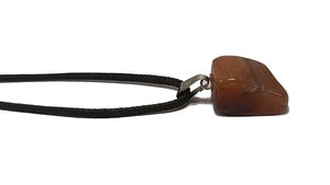 Collier pendentif en pierre d'aventurine rouge naturelle roulée avec cordon ciré noir - Bijou en pierre précieuse de guérison pour hommes et femmes - Product Image 4