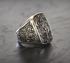 Anillo de Plata 925 Premium con Cabeza de León, Símbolo de Espada, Diseño Tallado Vintage, Joyería de Moda para Hombre y Mujer - Product Image 4