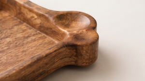 Tabla de servir rectangular artesanal de madera de mango, bandeja decorativa de madera única con características de esquina extendida y acabado natural. - Product Image 5