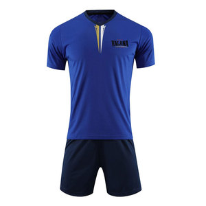 Professioneller Hersteller Atmungsaktive 100% Polyester Fußballuniform mit Anpassbarem Logo Bedruckt Neuestes Design für Outdoor-Sportbekleidung - Product Image 1