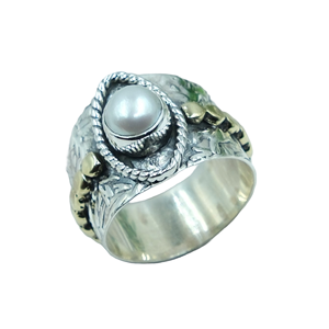 Bague en perle d'eau douce naturelle, argent sterling 925 avec bande en laiton, bijou en perle de style statement, design martelé, cadeau de Noël - Product Image 1