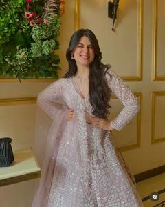 Lehenga Choli de Tela Suave con Diseño de Mariposas, Bordado con Hilos Resham y Lentejuelas, Lehenga Choli India y Pakistaní para Bodas y Fiestas - Product Image 5