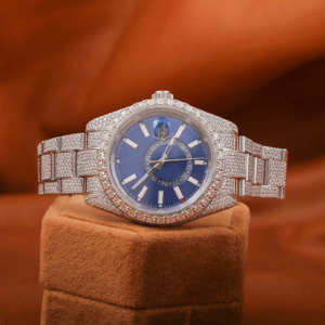 Montre-bracelet de luxe entièrement sertie de moissanite VVS, cadran bleu, mouvement à quartz, affichage de la date, chiffres romains, bracelet en acier inoxydable 41 mm, 3 ATM - Product Image 1
