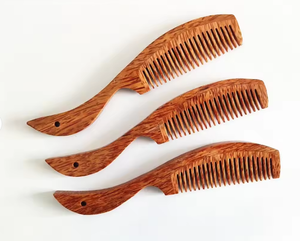 Peigne à cheveux en bois de coco de qualité supérieure, écologique et durable, peigne en bois naturel pour hommes et femmes par Vigi Farm - Product Image 4