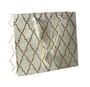 Precioso Bolso de Papel Hecho a Mano con Algodón Reciclado de Primera Calidad, con Estampado Dorado Metálico en Toda la Superficie y Asas de Cinta de Raso a Juego - Product Image 2