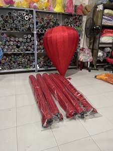 Lanterne en soie artisanale du Vietnam avec abat-jour en tissu et structure en bambou pour la décoration de mariages, les expositions de festivals, les restaurants, les événements et les intérieurs - Product Image 5