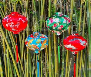 Linterna de bambú vietnamita bellamente elaborada para el ambiente interior y exterior - Product Image 3