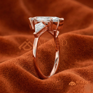 Bague Marquise Or Rose « Midnight Bloom » – Style Bypass Romantique à Trois Pierres – Bande Statement Marquise Or Rose Blush – Élégante - Product Image 2