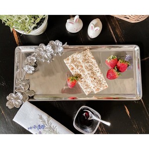 Bandeja Decorativa Rectangular de Metal con Diseño Floral, Estilo Oriental, Superficie Pulida, para Regalos, Recepción de Invitados y Uso en el Tocador - Product Image 2