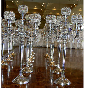 Candelabro de Cinco Brazos de Aluminio Metálico Rojo, Copas de Cristal, Estilo Lujoso, Embalado en Cartón, Decoración para Bodas, Navidad y Hogar, Tamaño Personalizado - Product Image 4
