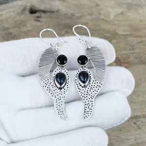 ต่างหูห้อยประดับพลอยสปิเนลสีดำและบลูซันสโตน เงินแท้ 925 ชุบทอง เหมาะสำหรับงานปาร์ตี้ ของขวัญวันครบรอบสำหรับผู้หญิง - Product Image 1