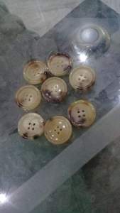 Bouton en corne de buffle de forme ronde pour la couture de vêtements haut de gamme, la confection et la décoration de vêtements. - Product Image 4