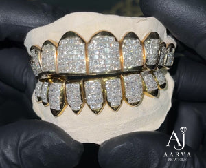 Grillz de Moissanita Personalizados con Incrustaciones de Diamantes, Chapados en Oro sobre Plata Fina, con Corte Princesa y Engaste de Garra, para Fiestas - Product Image 3
