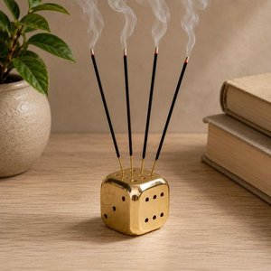 Porte-encens en laiton, brûleur d'encens en forme de dés, support pour bâtonnets d'encens, cendrier multi-trous, support décoratif pour encens, support de table - Product Image 1