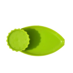 Molinillo de Hierbas Oyster con Bandeja de Llenado, Herramienta de Molienda Metálica Portátil con Diseño Compacto para una Fácil Preparación de Hierbas - Product Image 1