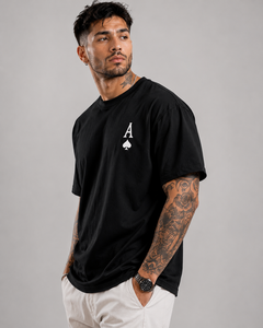 Camiseta negra para hombre con estampado de as de picas, corte regular, cuello redondo, manga corta, diseño casual estilo streetwear, 100% algodón jersey. - Product Image 2