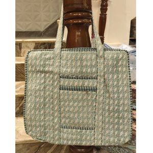 Bolsos Tote Acolchados de Algodón Ecológico Bohemio Ligeros con Estampado a Mano de Jaipur, con Cierre de Cremallera y Bolsillos Organizadores - Product Image 2