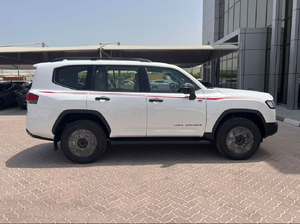 Tout NEUF 2025 Land Cruiser LC300 GRSport 457 ch diesel 3.3L 6 cylindres Transmission automatique Volant à gauche - Product Image 3