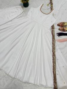 Conjunto de traje Anarkali maxi de seda para mujer con bordado de múltiples agujas |   Conjunto de 3 Piezas sin Arrugas, de Secado Rápido, Corte Holgado y Completamente Cosido - Product Image 6
