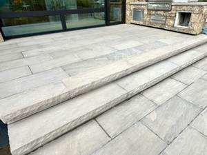 Marches d'escalier en grès gris Shivara 100% naturel, finition bruta, découpe sur mesure, pour extérieur de villa, application extérieure - Product Image 5