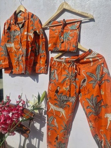 Conjunto de Pijama de Algodón con Estampado Artesanal: Ropa de Dormir con Estampado de Selva India y Bolsillo - Product Image 5