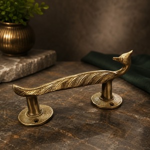 Poignée de porte SHUBHAM en laiton motif paon, robuste, pour intérieur, finition or satiné, design moderne, écologique, étanche, pour placard - Product Image 3
