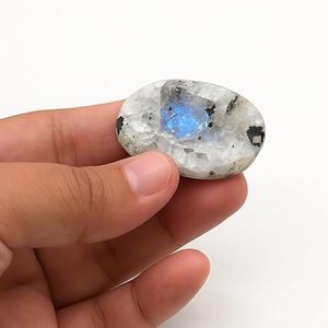 Piedra de la Llegada del Día (Thumb Stone) de Piedra Lunar Arcoíris Blanca Natural |   Piedra de Cristal para Sanación del Pulgar |   Fabricante y Proveedor Mayorista de la India - Product Image 2