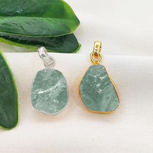 จี้ห้อยคออะเมทิสต์ดิบแบบคอลเล็ต ทำด้วยมือ ประดับทองคำ ชาร์มคริสตัลบำบัด พลอยดิบ ขนาด 10-12 มม. - Product Image 2