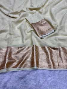 Sari en Georgette de Soie avec Bordure Tissée Lourde Style Moderne pour Soirée, Doublure Zari et Blouse en Viscose Contrastante - Product Image 4