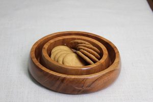Bol à salade en bois poli artisanal de qualité supérieure, bord naturel, minimaliste, compatible lave-vaisselle, bol de service pour fruits, écologique - Product Image 5