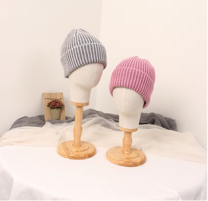 หมวกไหมพรมถักลายทางแนวตั้งสีสันผสมผสานแบบกำหนดเอง อุ่นสบายสำหรับฤดูหนาว พร้อมขอบพับได้ เหมาะสำหรับกิจกรรมกลางแจ้ง - Product Image 2