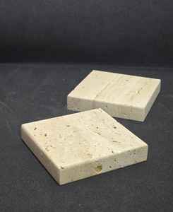 Sous-verres en travertin faits à la main, intemporels et élégants, prix pour deux - Product Image 2