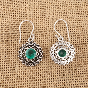Boucles d'oreilles tendance faites à la main en laiton avec pierres précieuses péridot en argent sterling 925, serties de clos et de forme ronde, pour femme - Product Image 2