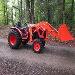 Tracteur compact Kubota LX2610, fiable, moteur diesel 4x4, machine agricole, mini-tracteur d'origine, performances robustes pour les travaux sur le terrain - Product Image 2
